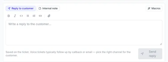 The reply box with Reply to customer, Internal note, Macros and formatting buttons.